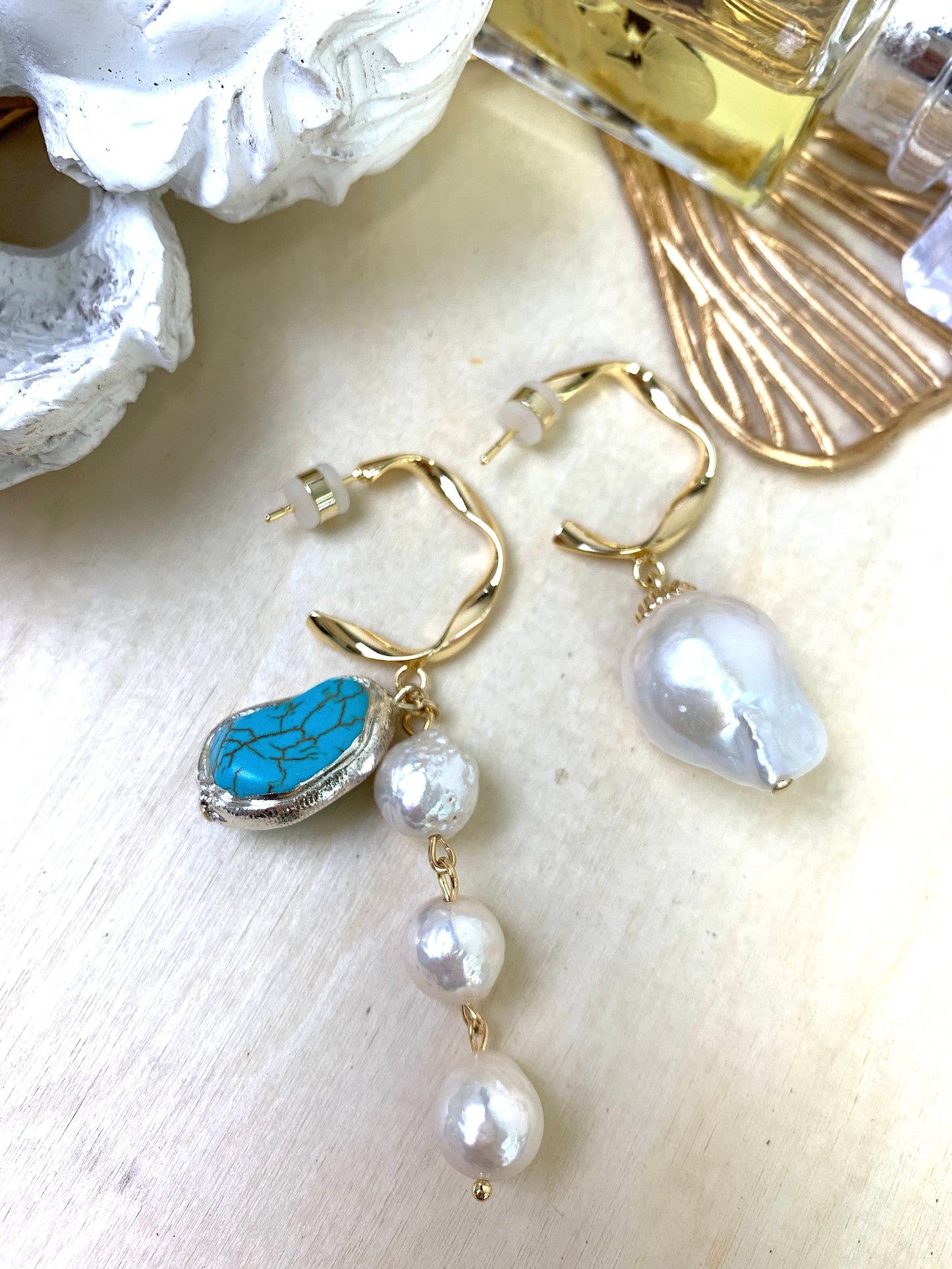 Freshwater Pearls With Turquoise Asymmetric Earrings EE008-1